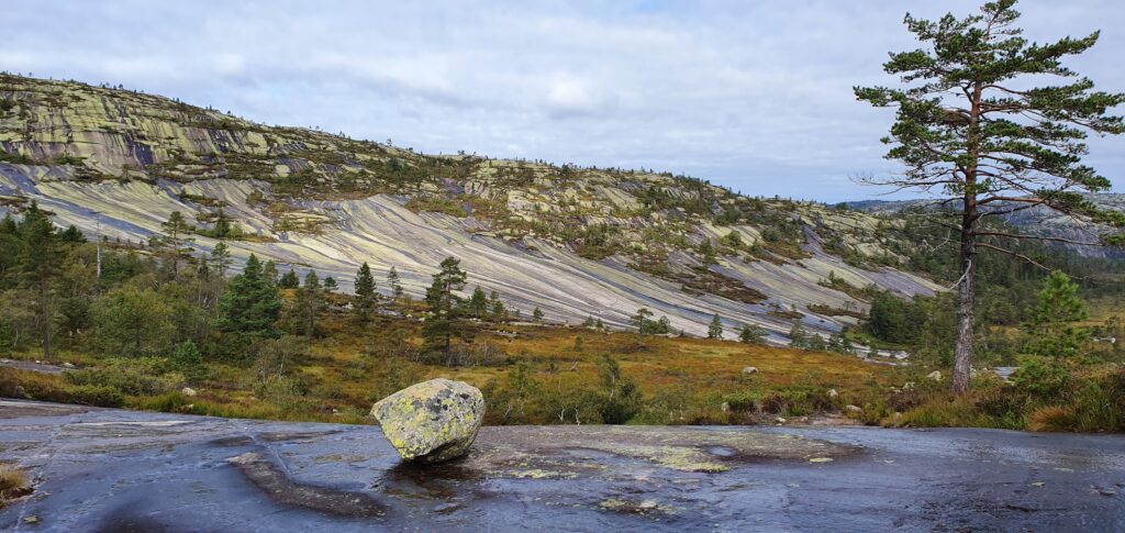 Natural amphitheater on the easy hike to Himmelriket at Gautefall