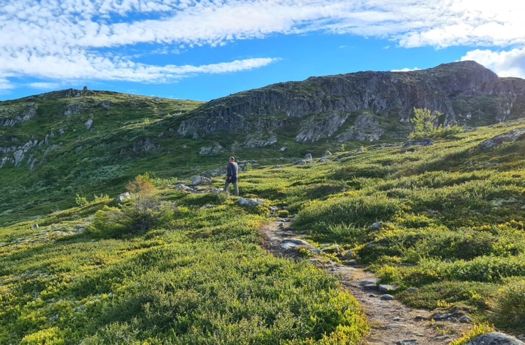 Mountain hike Dagali – start of the trail from Vasstulan with parking and café nearby