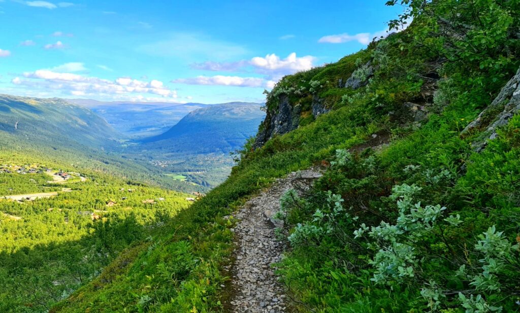 Slightly steep section on the mountain hike in Dagali, still easy for most hikers