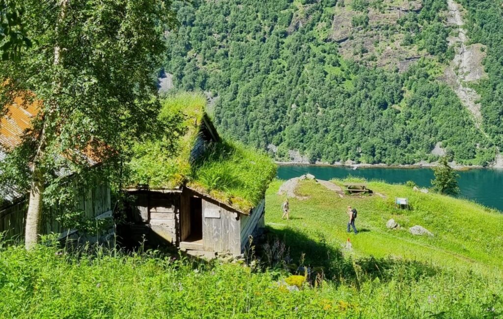 Hiking in Geiranger to Skageflå Farm