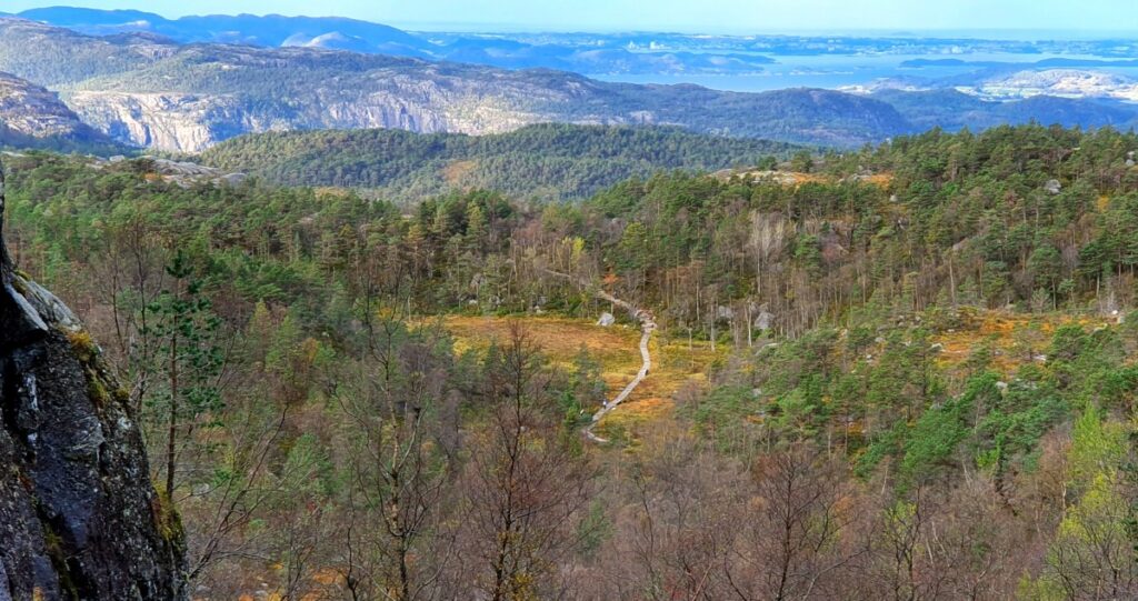 Trail to Pulpit Pit - Preikestolen