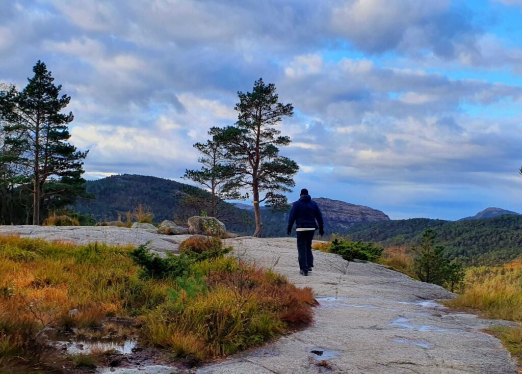 Trail to Pulpit Pit - Preikestolen